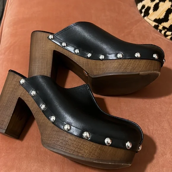 Clogs - Picture 2 of 9